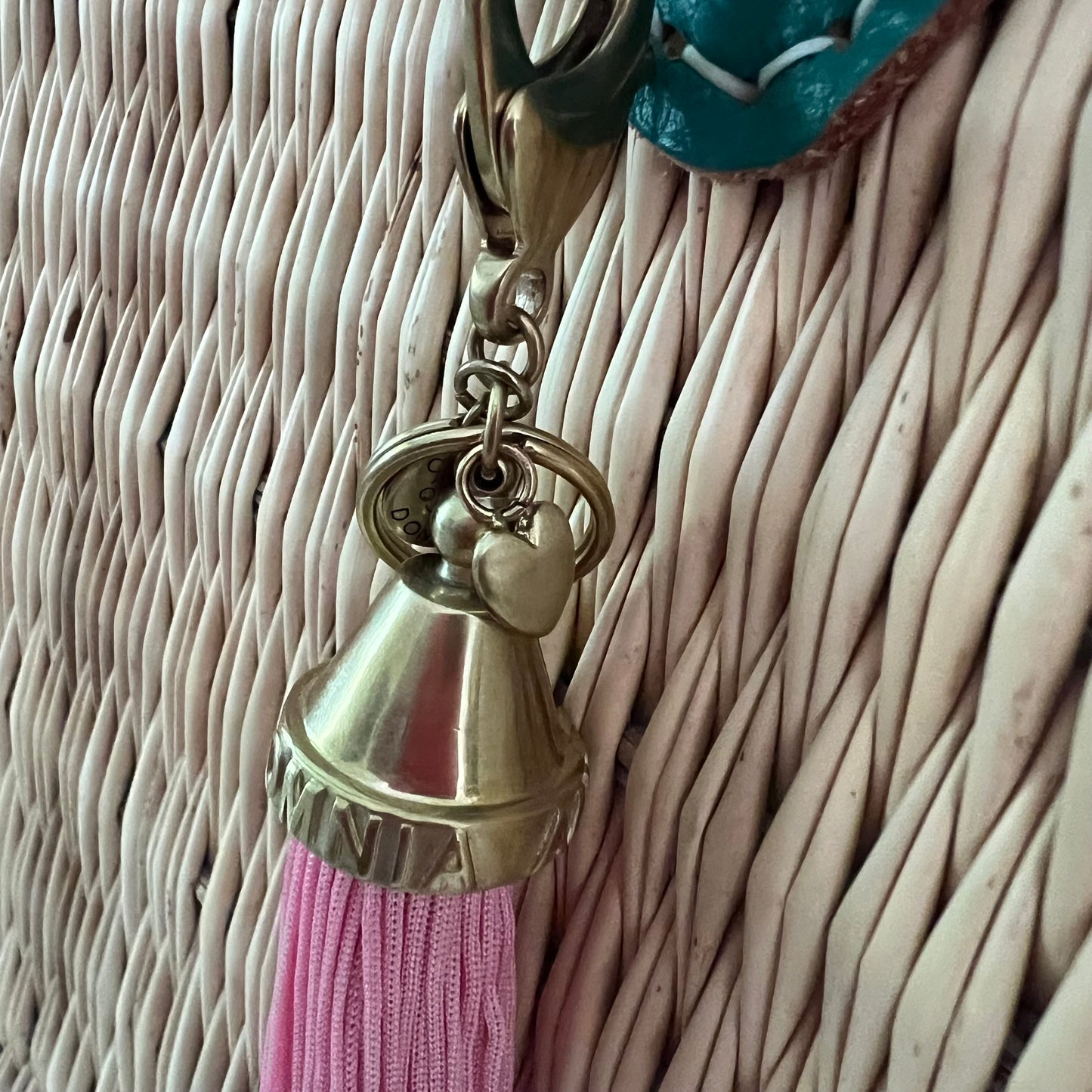 AMOR VINCIT OMNIA  Bag charm