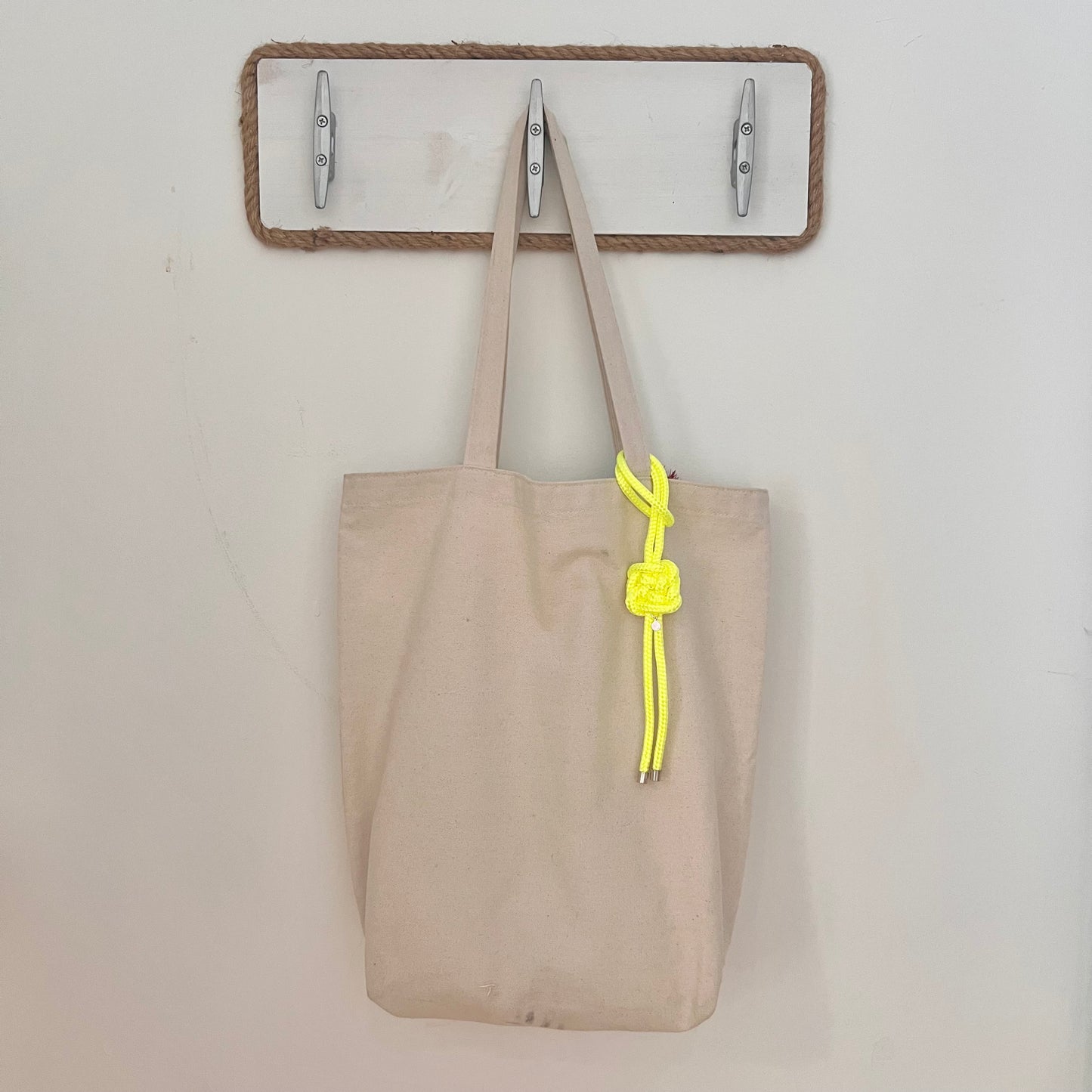 The PLAFOND KNOT Charm
