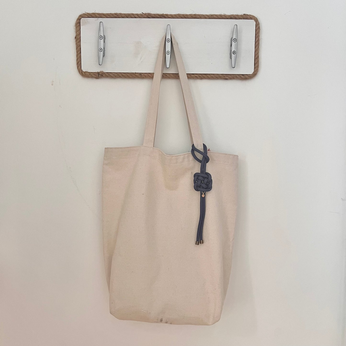 The PLAFOND KNOT Charm